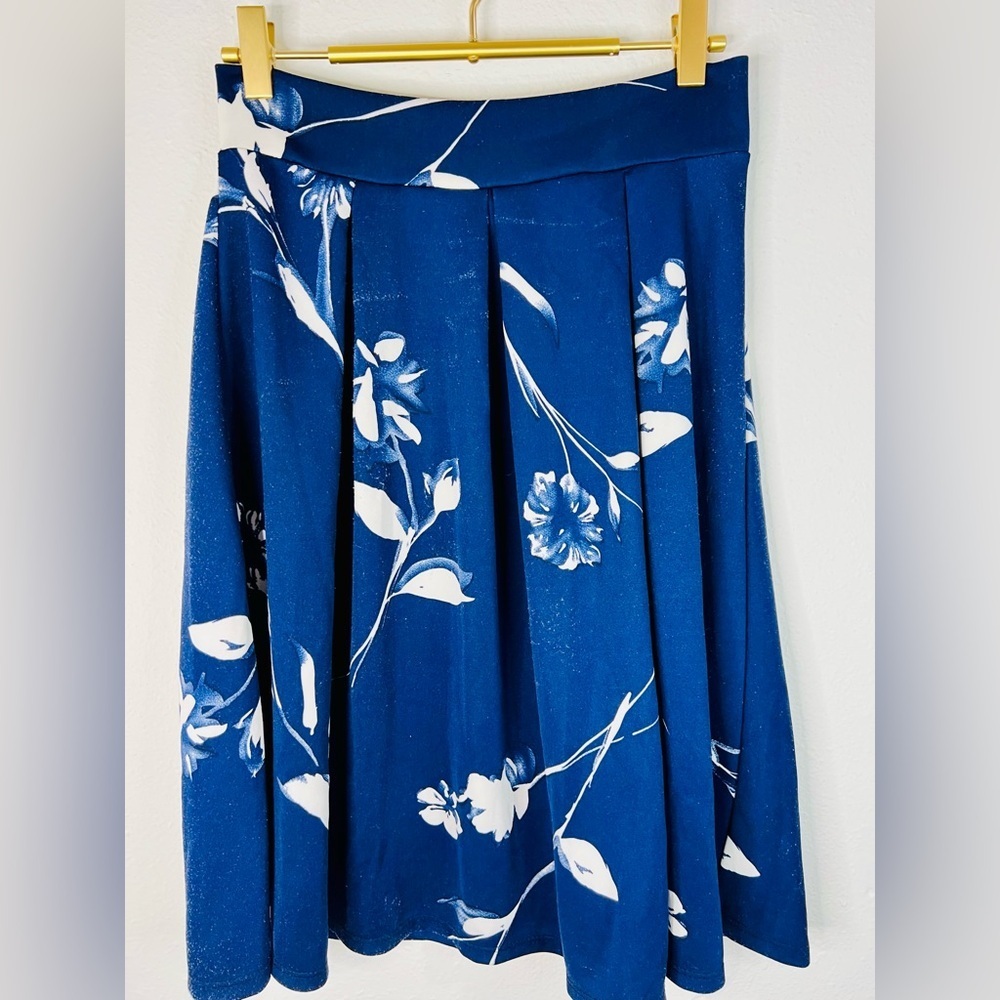 See You Monday Women’s Blue Floral Pleated Skirt Size Medium Elegant & Feminine - Picture 3 of 12